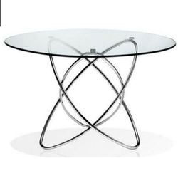 Round dinner table