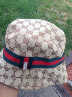 Gucci bucket hat size small