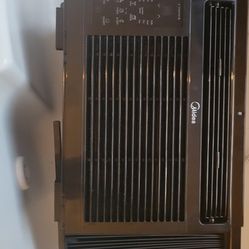 Midea AC unit w/ Remote
