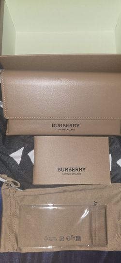 Authentic BURBERRY Empty Sunglasses Eyeglasses Gift Box Set-COMES W/ALL ORIGINAL ITEMS EXCEPT SUNGLASSES 

NO SUNGLASSES INCLUDED