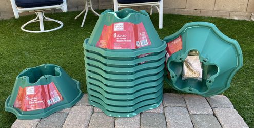 Home Accents Holiday 8 Ft  5 Tree Stands For $10