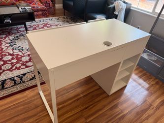 >> IKEA Computer Desk