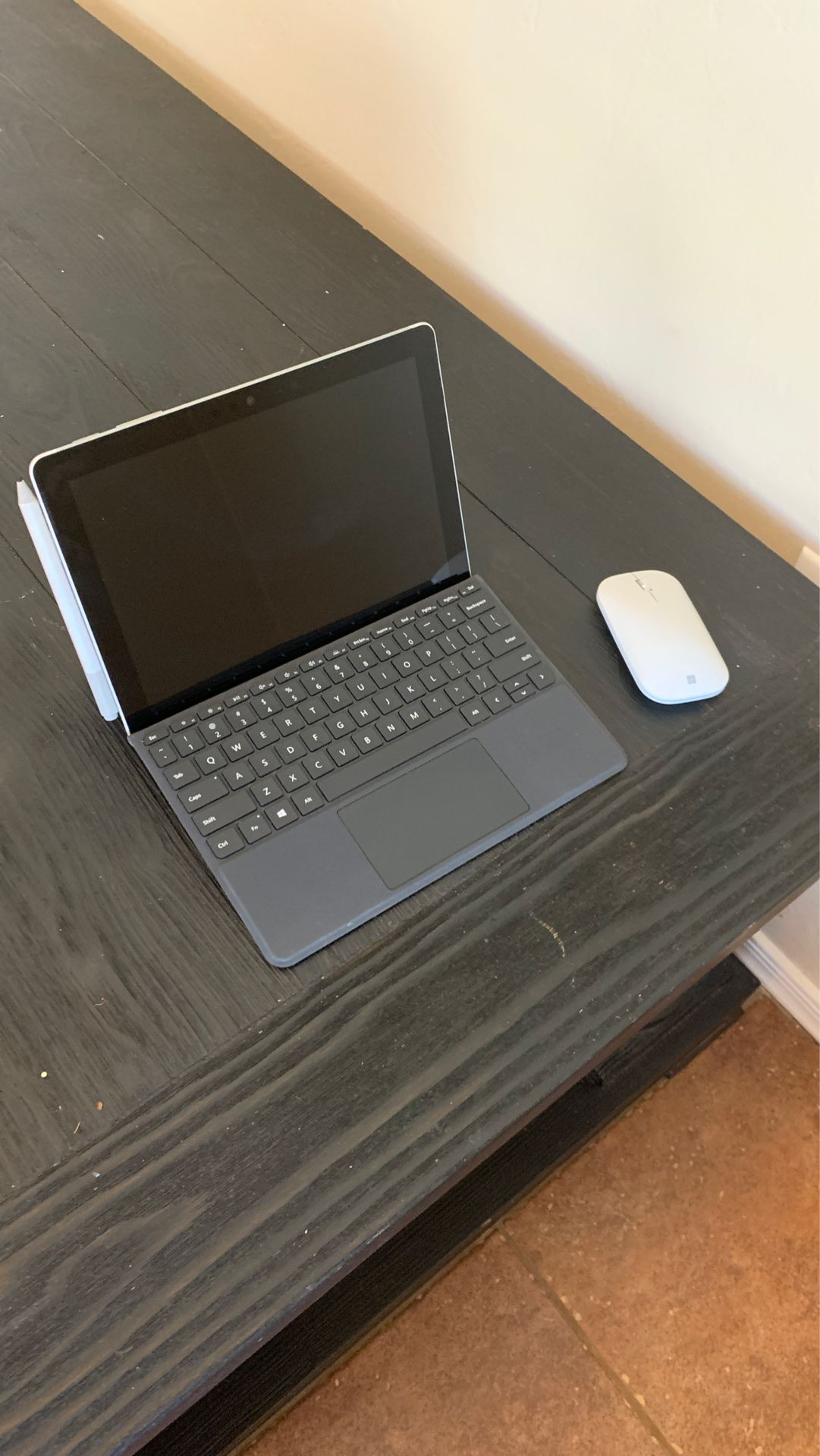 SURFACE GO WITH ACCESSORIES