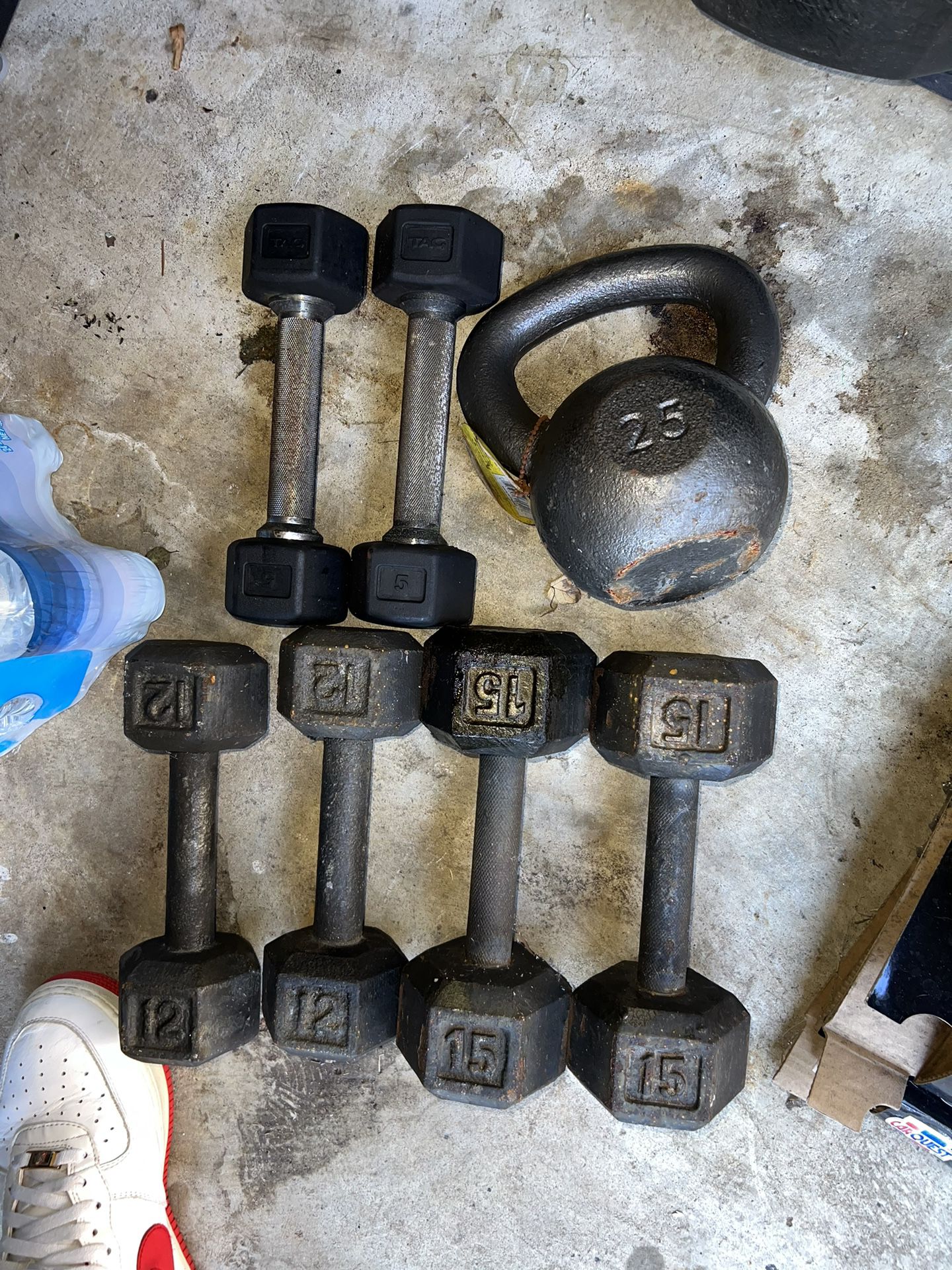 Dumbbells Free Weights And Kettle Bell (2$/lbs)