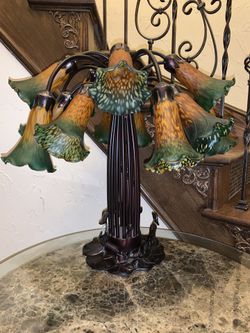 Vintage 15 shade bronze lily flowers green amber w/ lilly pad base Georges table lamp