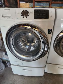 Samsung Washer and Gas Dryer w/ pedestals included