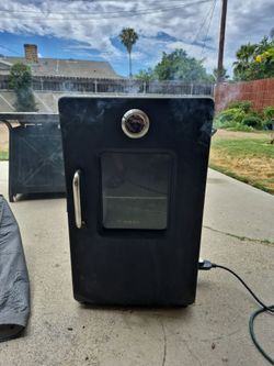 Electric smoker. Smokey mountain great out doors smoker