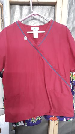 Scrub shirt size large reddish maroon color