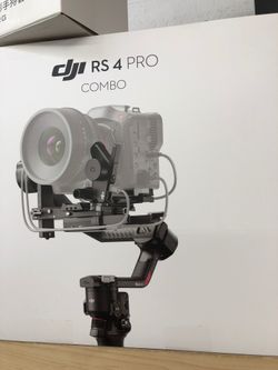 DJI RS 4 Pro Gimbal Stabilizer Combo