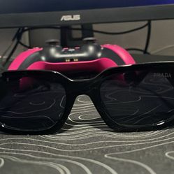 **BEST OFFER** Woman’s PRADA SUNGLASSES