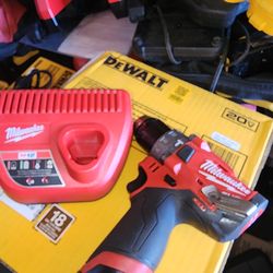 Firm price🛑 Milwaukee M12 fuel 1/2" drill drive w/Batt&Charger Included used Good" Precio Firme 🛑