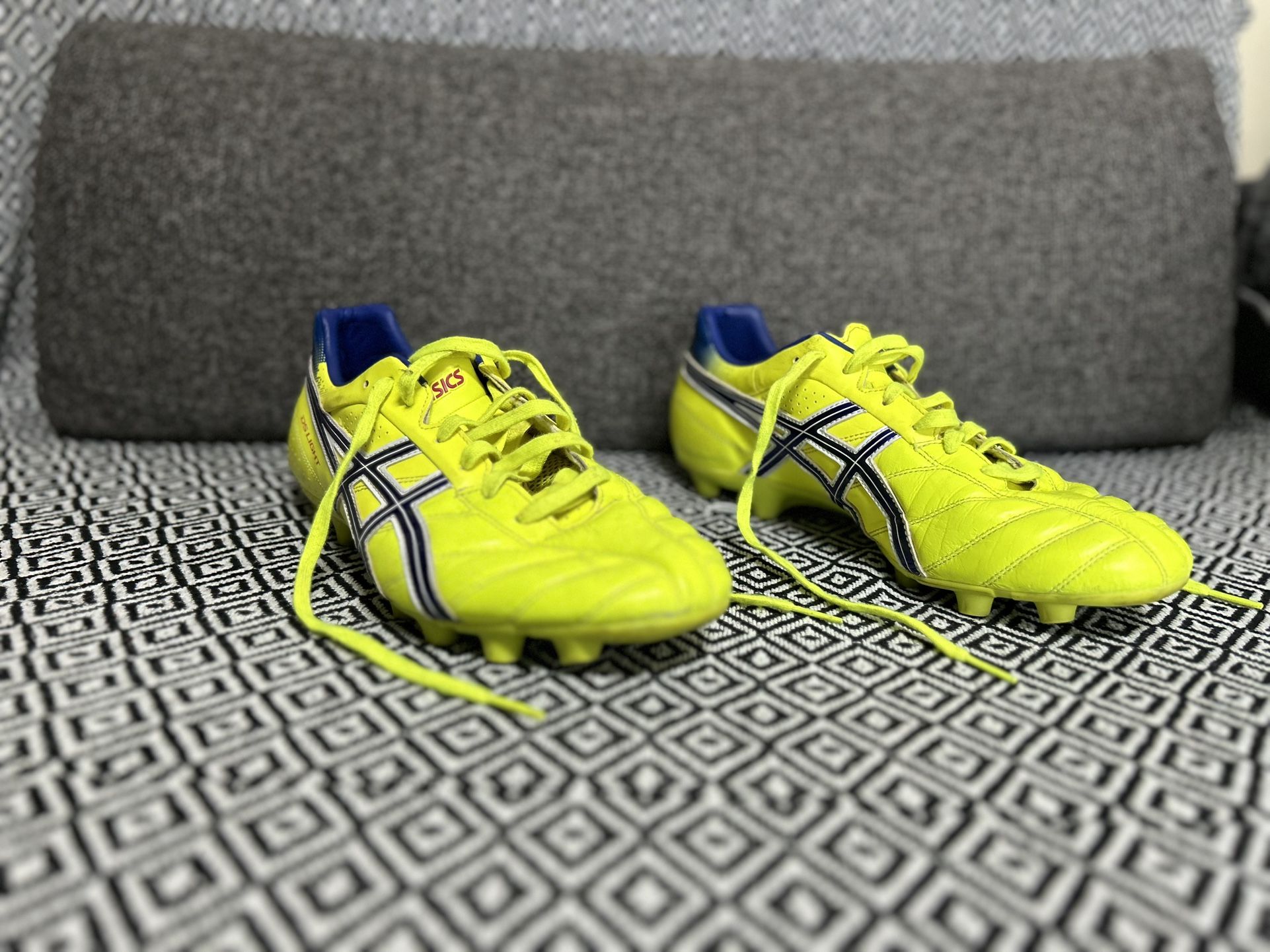 Soccer Shoes Size 9 1/2