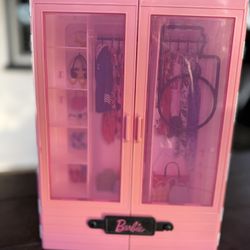 Mattel Barbie Fashionista Ultimate Closet