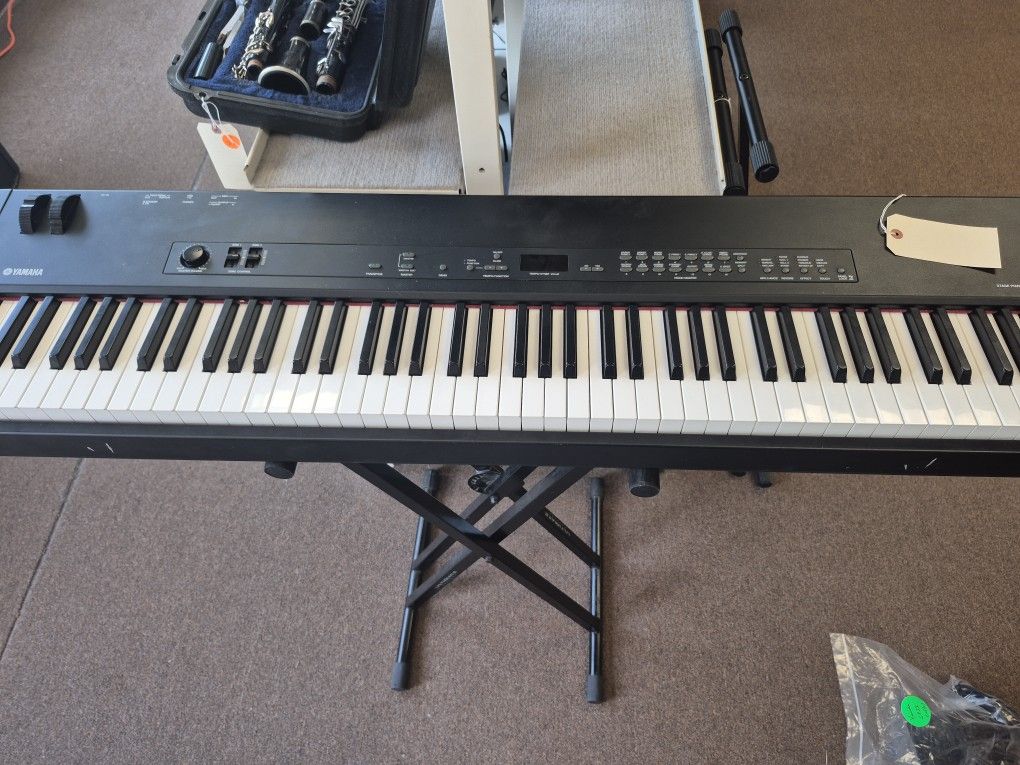 Yamaha CP33 Stage Piano Keyboard With Stand