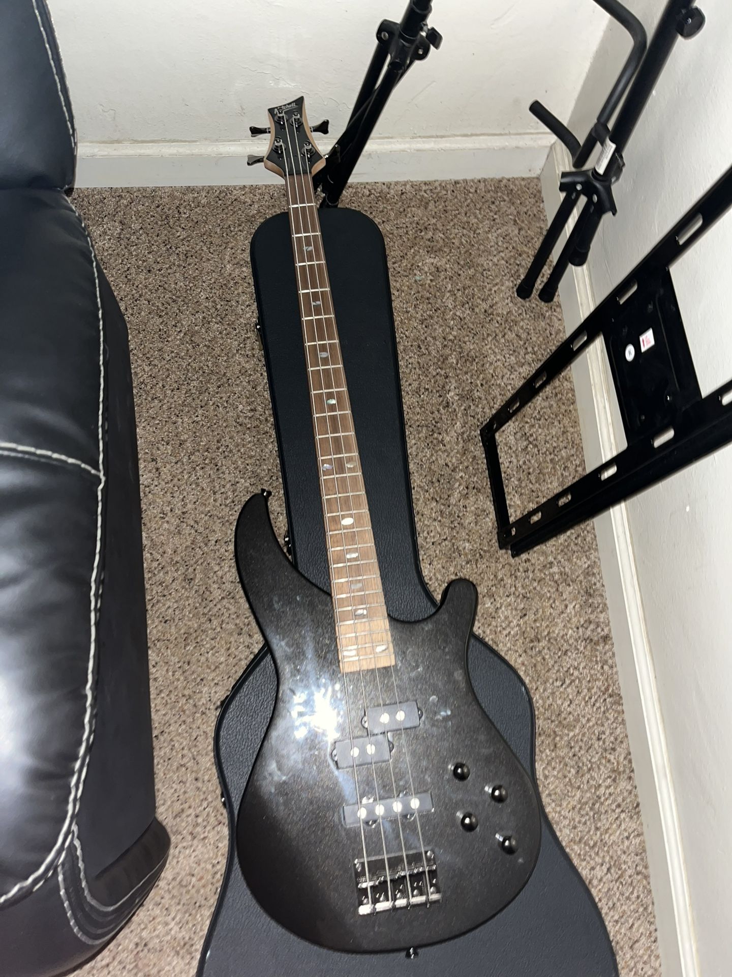 Mitchell MB200 Modern Rock Bass With Active EQ Black for Sale in