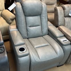 Single Power Recliner!!