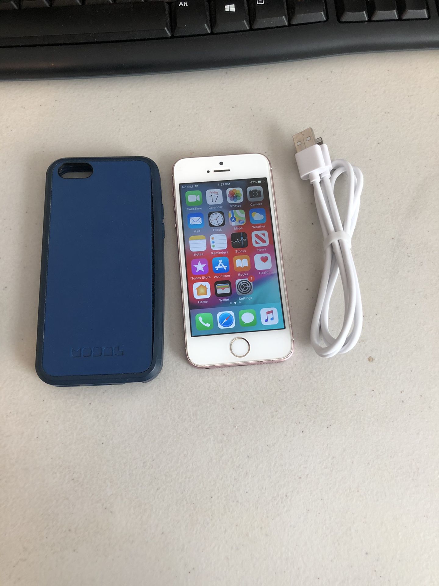 iPhone SE, 64GB, Unlocked - comes with case and charger