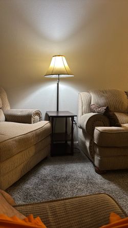 Couchside Table With Lamp