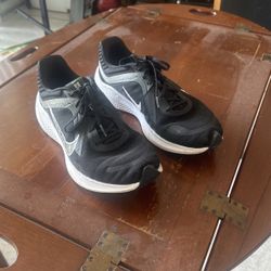 One Pair Of Nike Sports 10 :1/2