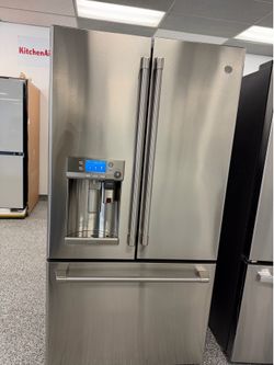 CAFE FRENCH DOOR REFRIGERATOR STAINLESS STEEL!!! Cold and Hot water dispenser!!! Counter depth!!! With!! KEURIG!! Feature!!!!!