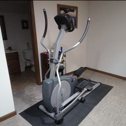 Schwinn 418 Elliptical Trainer