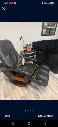 Massage chair perfect condition nothing wrong  no rips or tears..