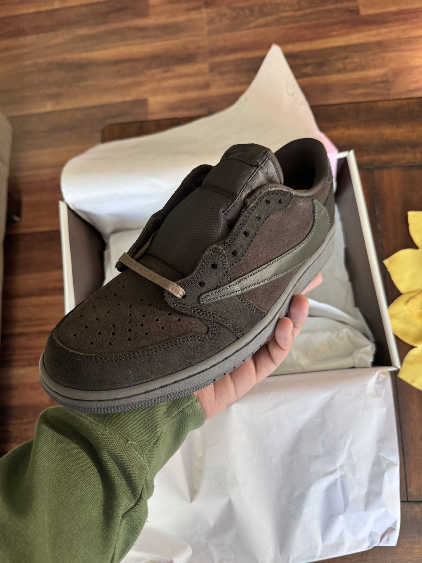 Jordan 1’s Travis Scott Velvet Brown