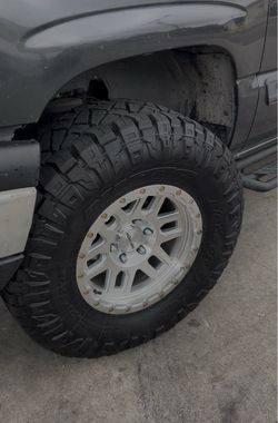 35x12.50R17 Nitto Ridge Grappler & 17x9 0mm