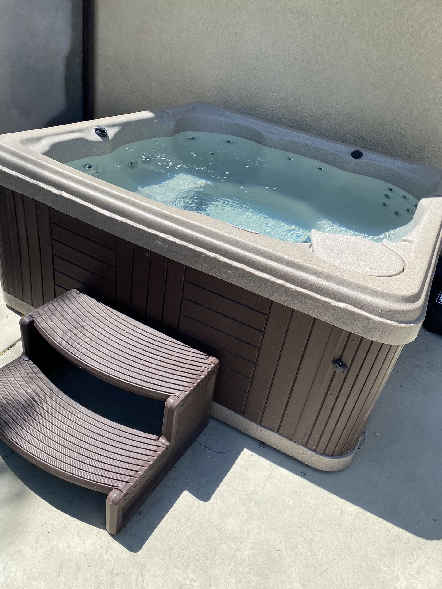 6 Seat Jacuzzi for Sale in Banning, CA OfferUp