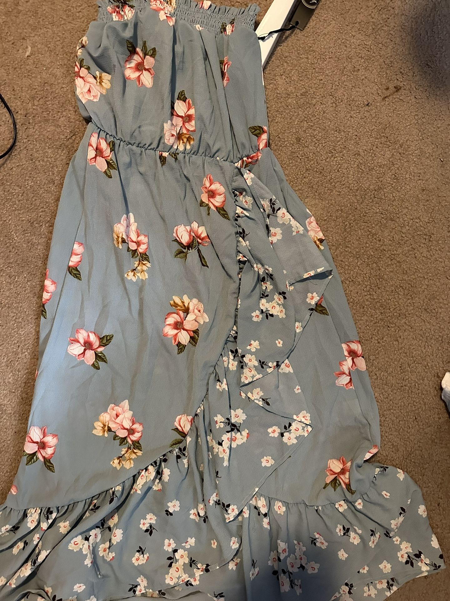 Never worn tags still on Flowy sundress