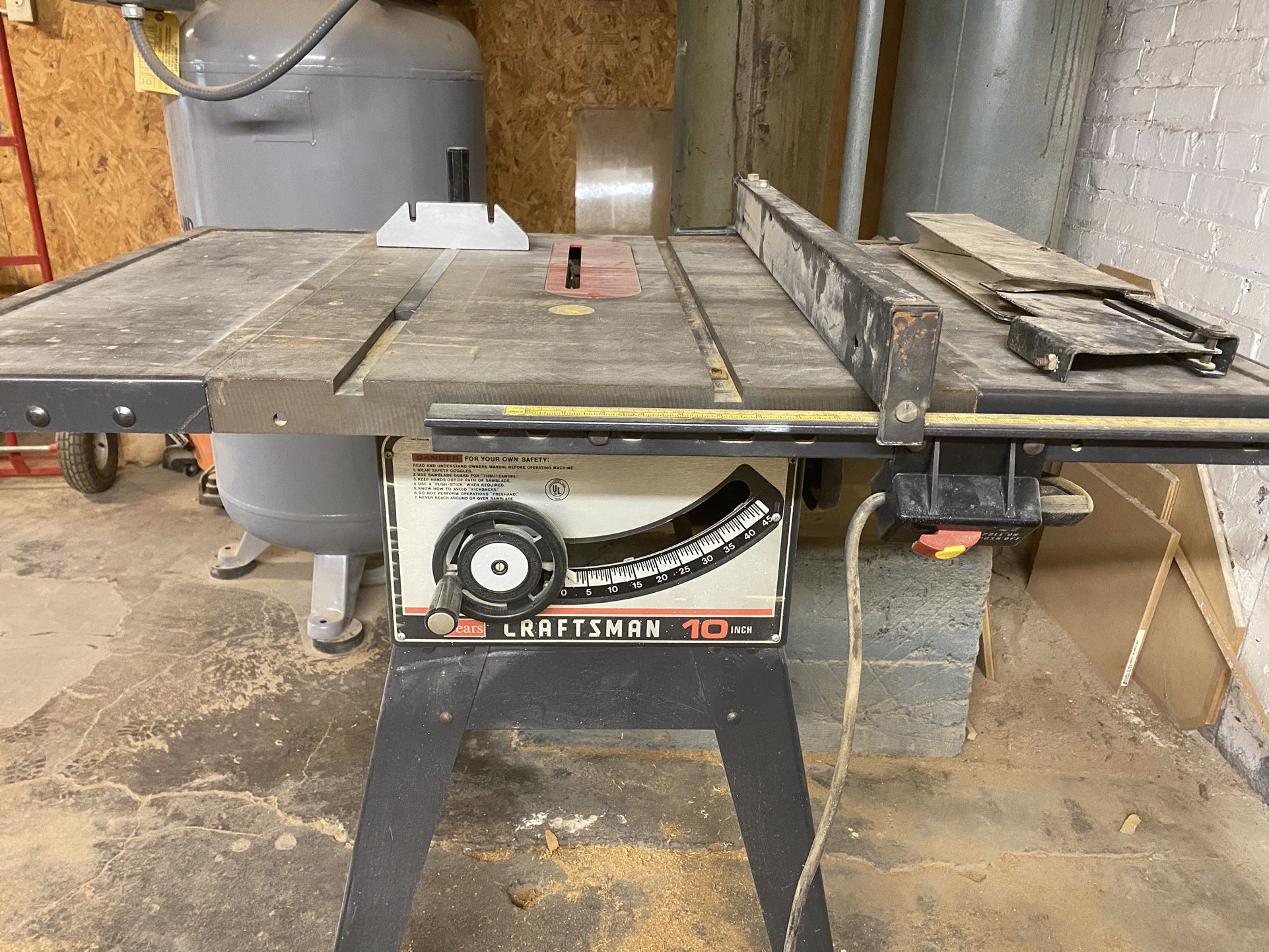 CRAFTSMAN 10” TABLE SAW W/ATTACHMENTS