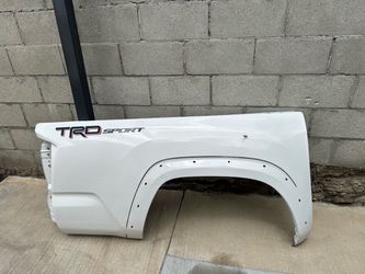 Toyota Tacoma, right side bed panel