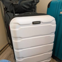 Samsonite Omni PC Hardside Expandable Luggage with Spinner Wheels, Carry-On 20-Inch, White