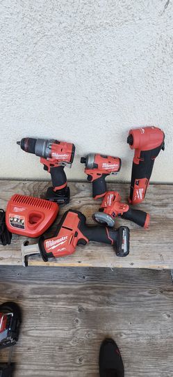 Milwaukee set m12 tool battery's charge