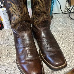Justin Boots. 9 1/2 D. For Men  Excellent Condition