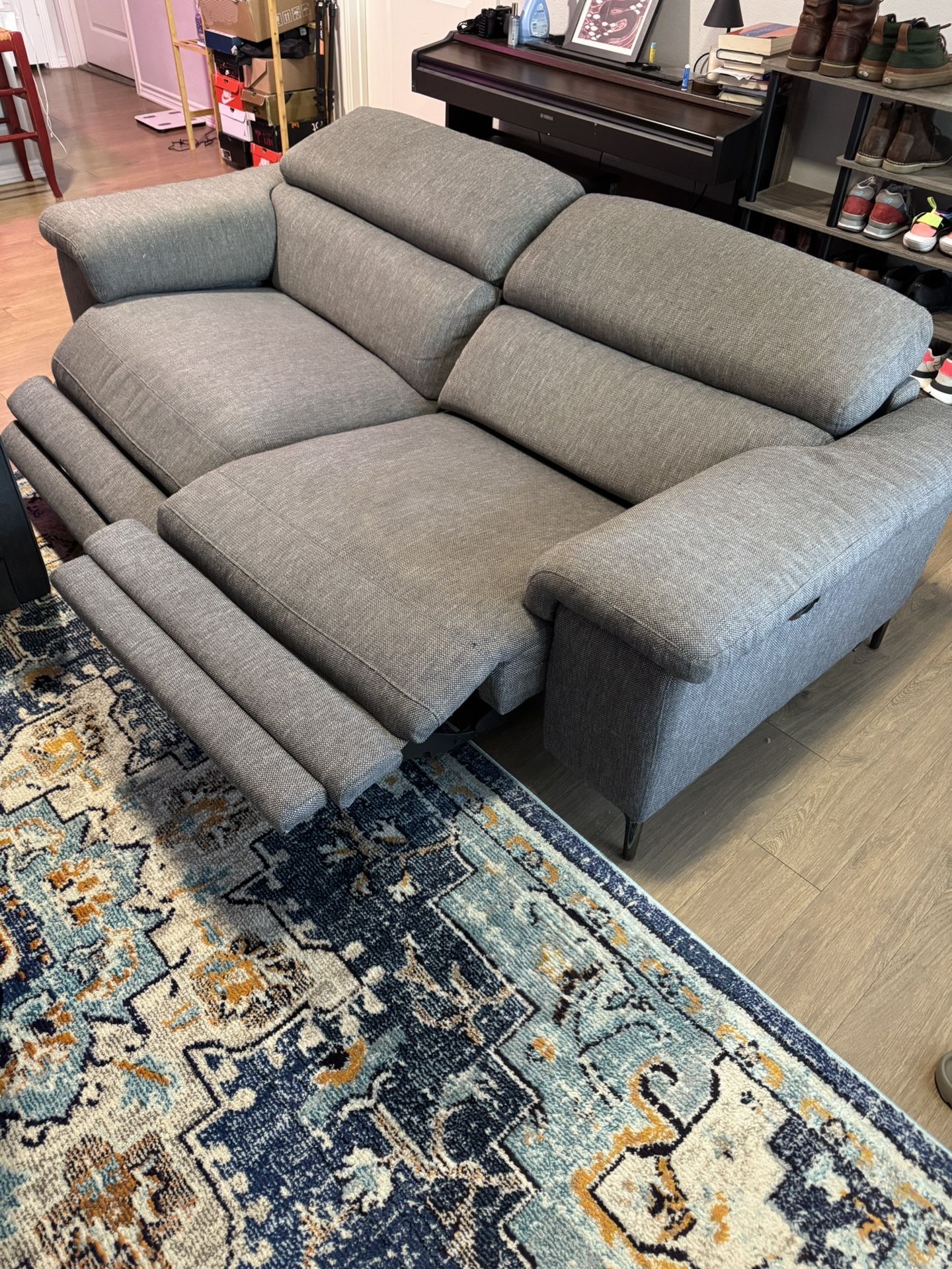 Electric Reclining Couch 82β