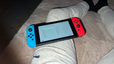 Nintendo Switch comes with box