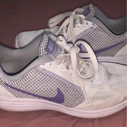 Nike Revolution 3 