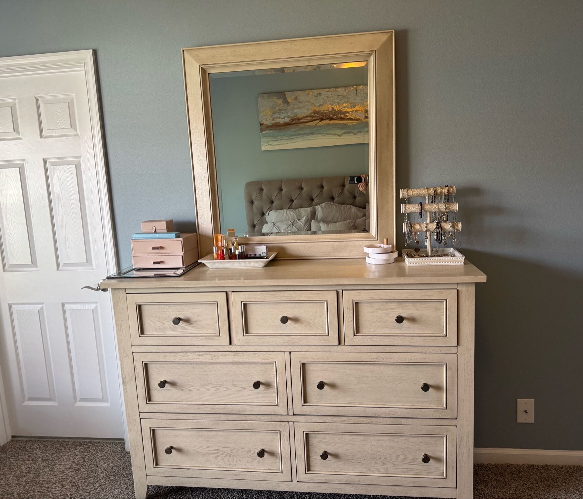 Dresser w/nightstands