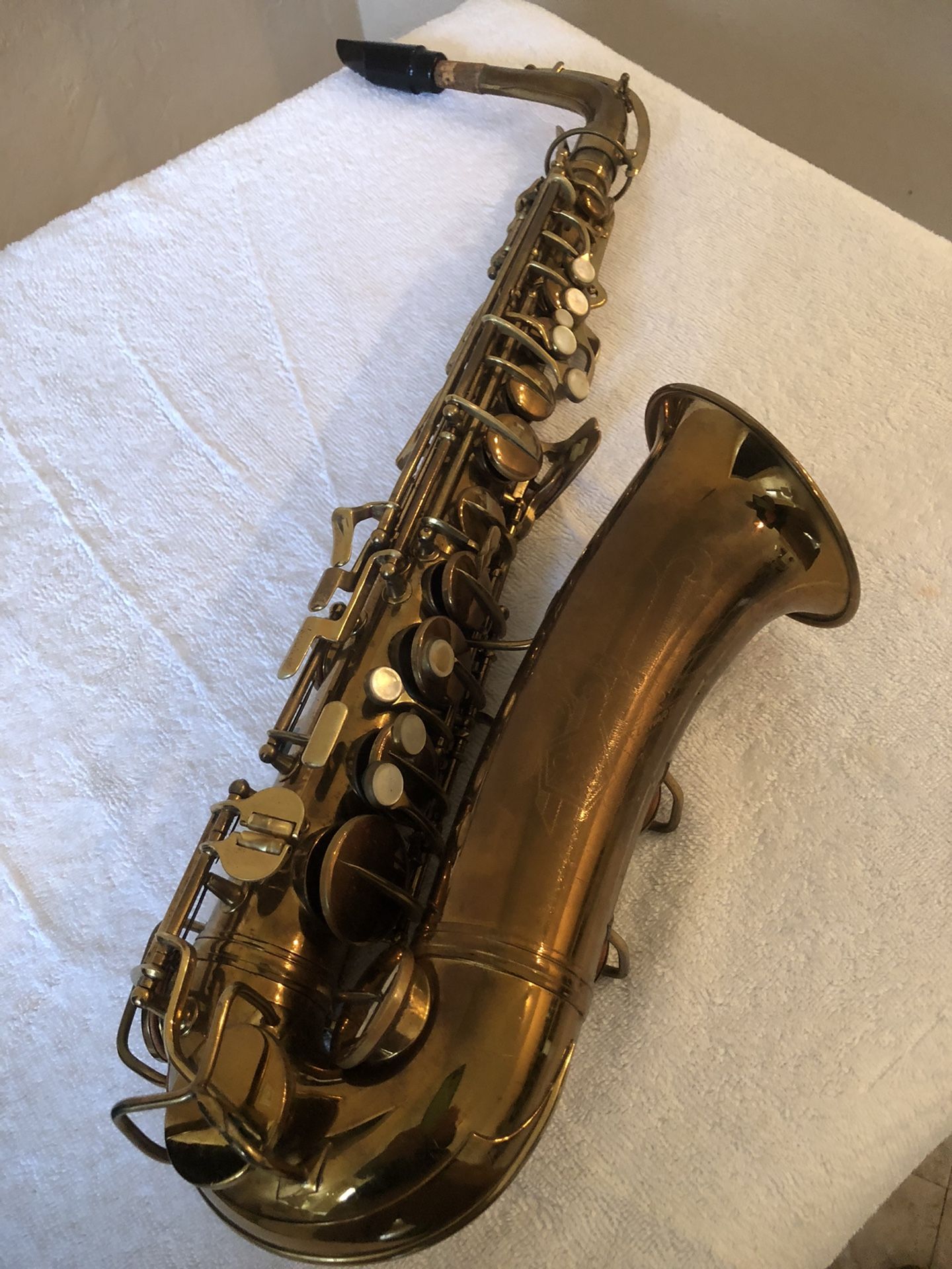 SAXOPHONE CONN NAKED LADY !!!