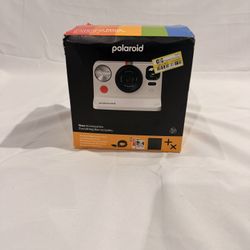 Polaroid Now Instant Camera Generation 2 Bundle White i-Type Autofocus Camera With Accessories Quantity 3