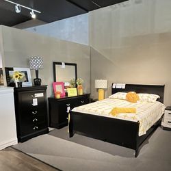 Black Queen 4PC Bedroom Set 