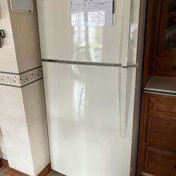 30” Whirlpool Refgirator 