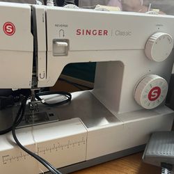 Sewing & Quilting Machine: Brother CS7000X in NEW condition for Sale in  Phoenix, AZ - OfferUp