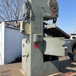 Heavy-duty industrial metal bandsaw (DoAll)