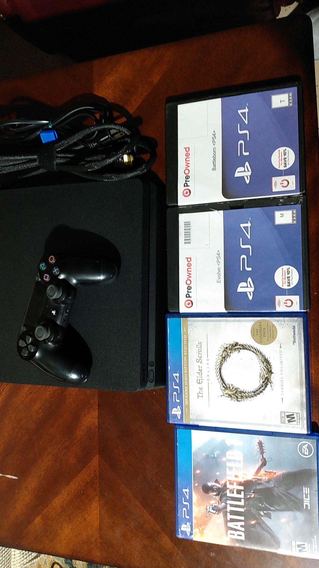 PS4 with 1 controller all the cables and 4 game for 210