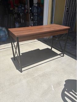 Single Drawer Desk