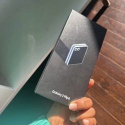 never used brand new tmobile locked samsung galaxy z flip 6 & galaxy watch 7 (40mm).
