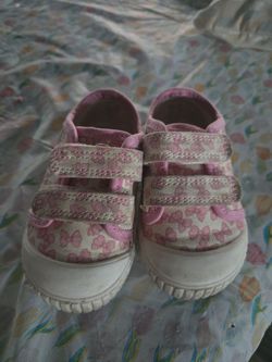 Pink toddler shoes