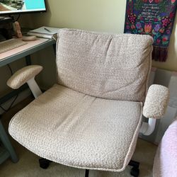 Cute, Comfy Wide Office Chair - Like New